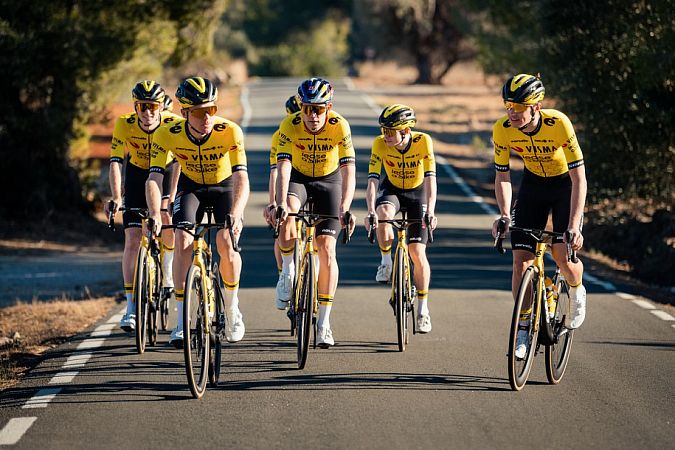 Cyklo helmy Giro 2026