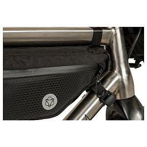 Brašna do rámu AGU Venture Tube Frame Bag Medium Black 4l