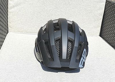 Cyklistická helma R2 CROSS ATH32A černá