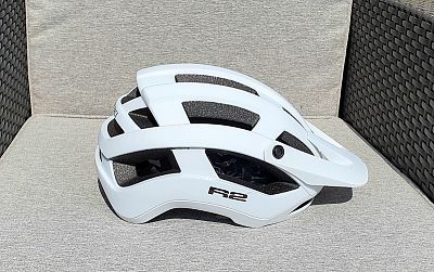 Cyklistická helma R2 CROSS ATH32B bílá