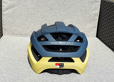 Cyklistická helma R2 CROSS ATH32D šedá/béžová