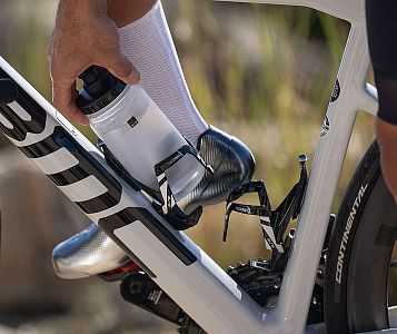 Košík na láhev ELITE Custom Race X černo-bílá