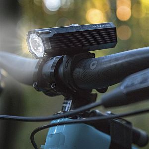 Přední světlo Blackburn Dayblazer 1000 USB-C